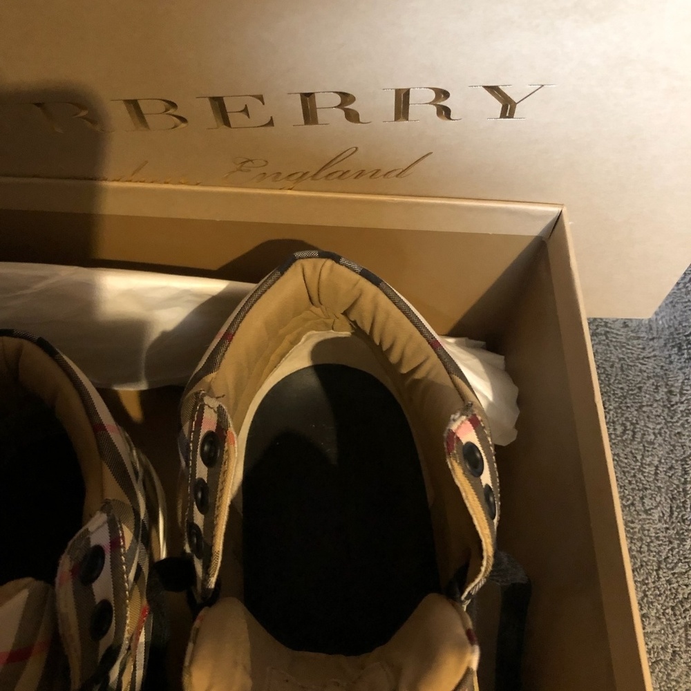 Men's Burberry Shoes - Picture 2 of 4